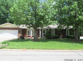 7 Matterhorn Dr, Glen Carbon, IL 62034