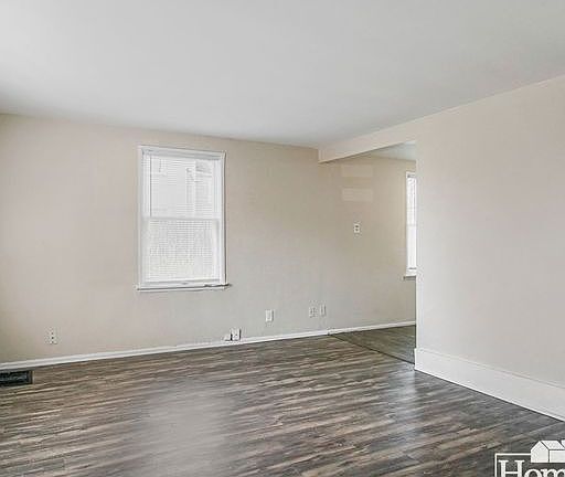 2nd image of 937 Roosevelt St