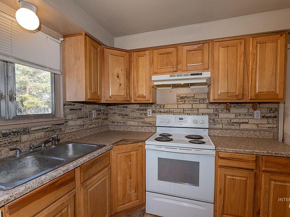 4th image of 1157 Lavina Ave