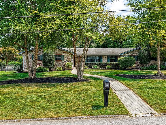 5th image of 116 Essex Dr