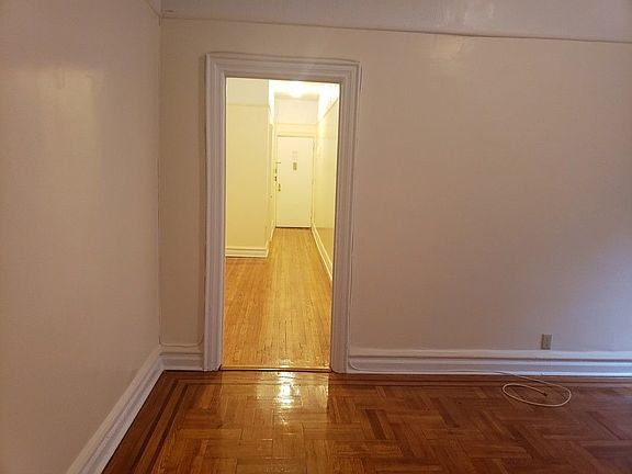 5th image of 135 Clarkson Ave APT E4