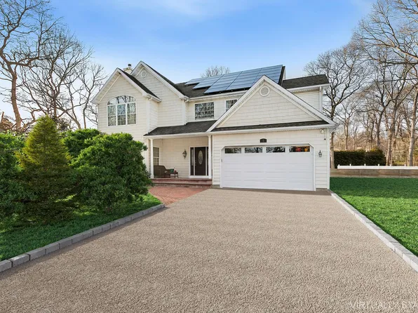 6 Dogwood St, East Quogue, NY 11942