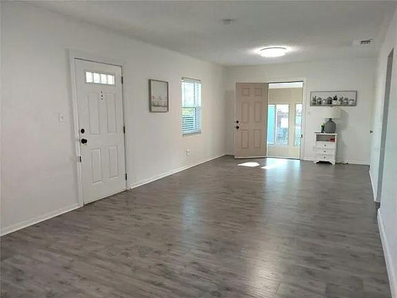 3rd image of 351 Davenport Ave NE