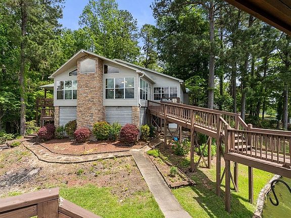 2nd image of 105 Beaver Ln
