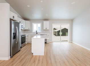 6734 68th St S, Horace, ND 58047