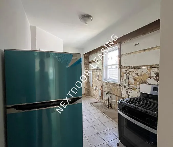 133 Boyd Ave #2M — Photo 1