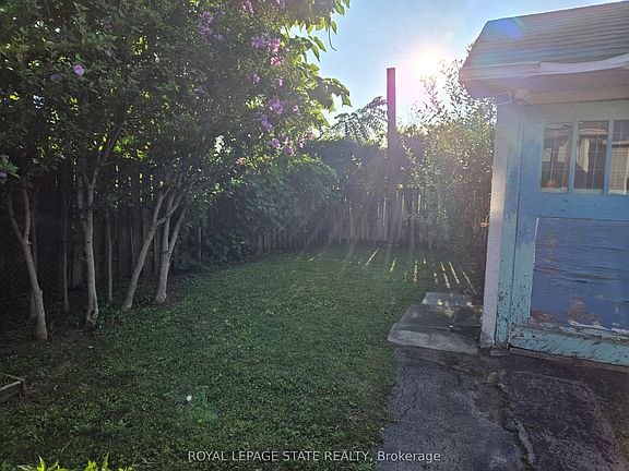 5th image of 224 Burgar St