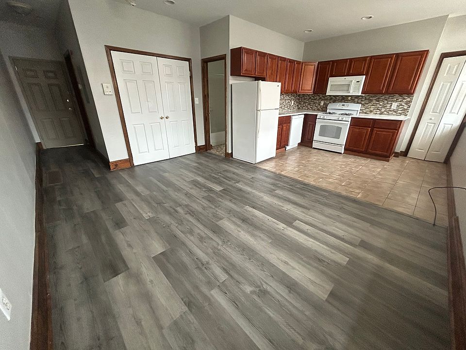 1st image of 5101-21 Walnut St #14