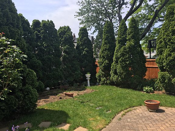 5th image of 430 Roslyn Ave