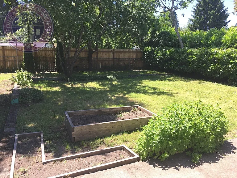 1554 SE Marion St — Photo 29