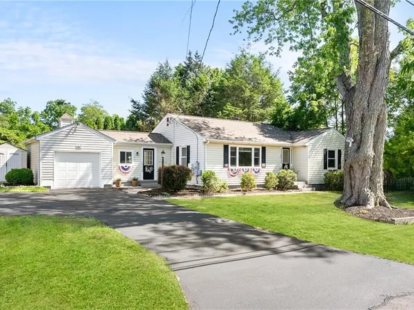 40 Heroux Blvd, Cumberland, RI 02864