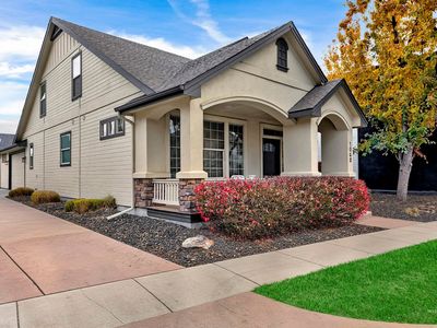 1068 E Shadow Creek Ln, Eagle, ID, 83616
