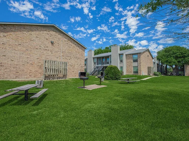 Wolfe Run Apartments — Photo 8