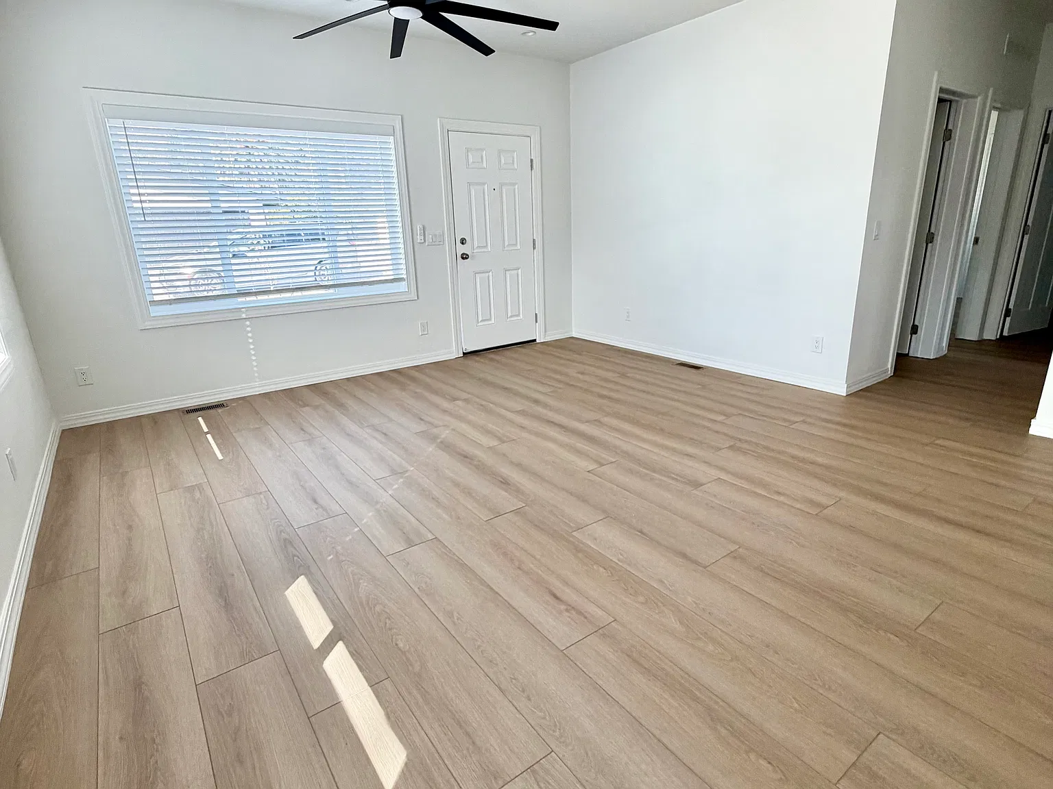 2 bed, 800 sqft, $2,995 — Photo 3