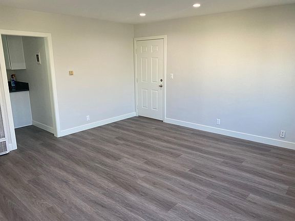3rd image of 6714 Irvine Ave #5