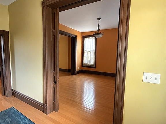 4th image of 5025 Raymond Ave