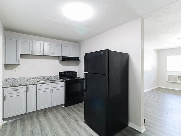 4th image of 722 S Woodland St #711-1/2