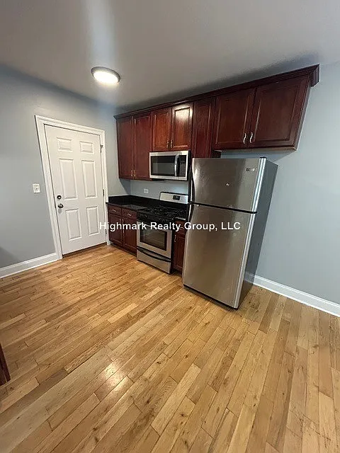2 bed, 1.0 bath, $1,650 — Photo 3