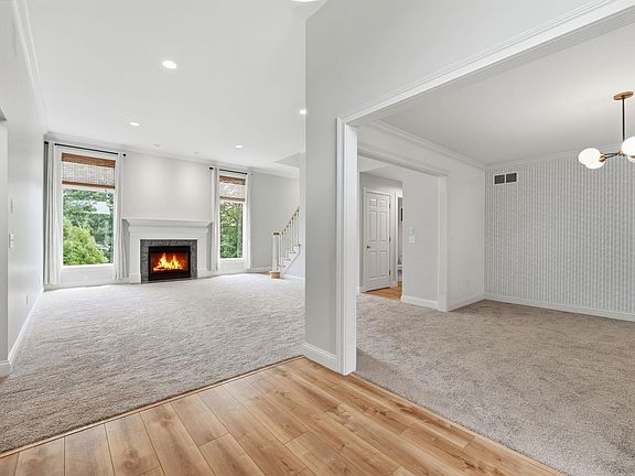 4th image of 10115 Red Oak Ct