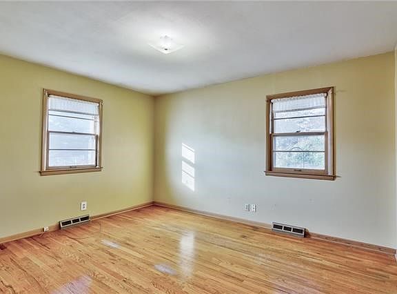 5th image of 7502 N Highland Ave