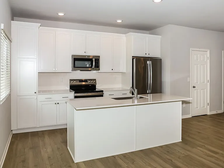 1304 Timber Hollow Ct — Photo 2