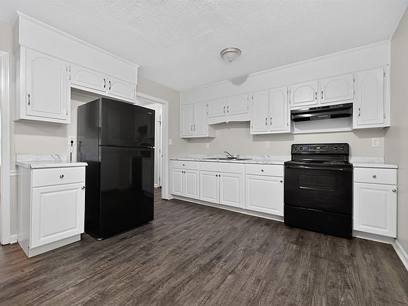 5th image of 3047 Apple Valley Ln