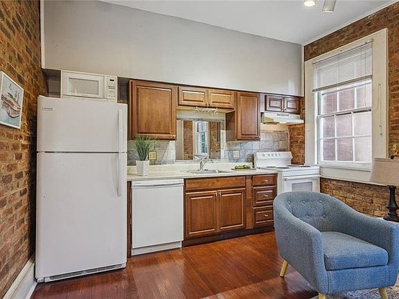 5th image of 835 Saint Louis St APT E