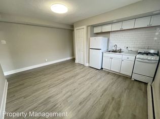 1300 E Seneca Ave #3, Des Moines, IA 50316