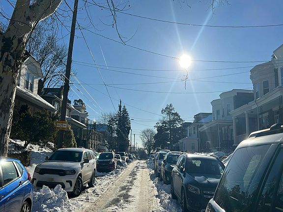 5th image of 320 Gilham St