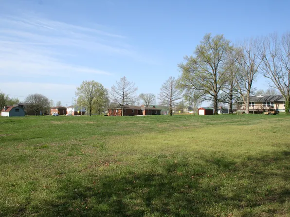 1312 N Lake Of The Woods Rd, Columbia, MO 65202