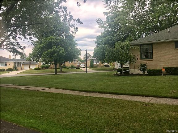 3rd image of 65 Markus Dr