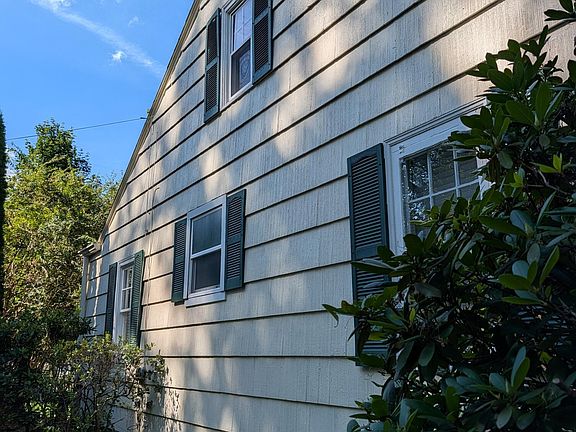 4th image of 924 E High St