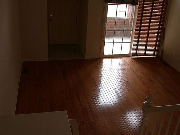 4th image of 2877 Barclay Way