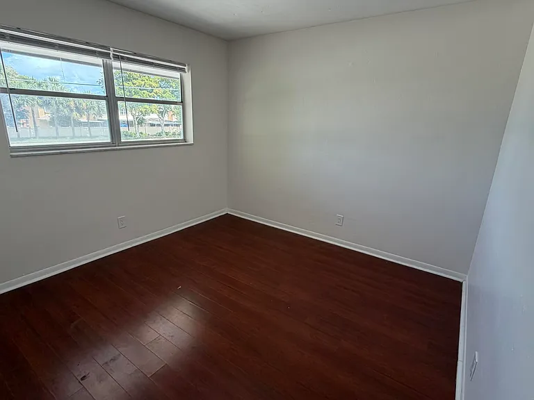 4061 NW 9th Ave #206 — Photo 4