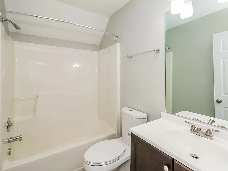 77 Harbour Town Cv — Photo 17