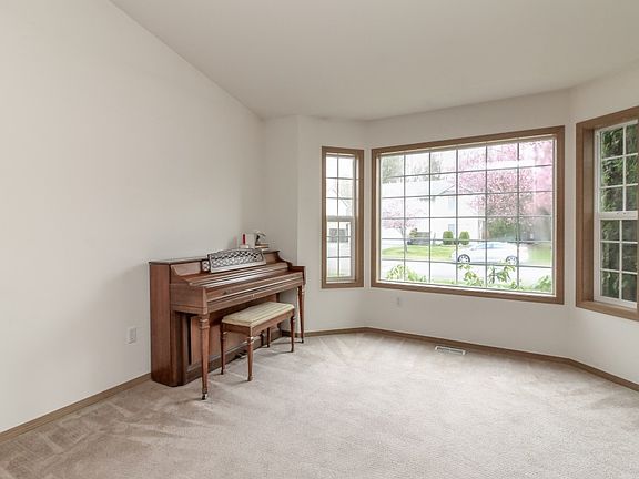 4th image of 2916 12th Street Pl SW