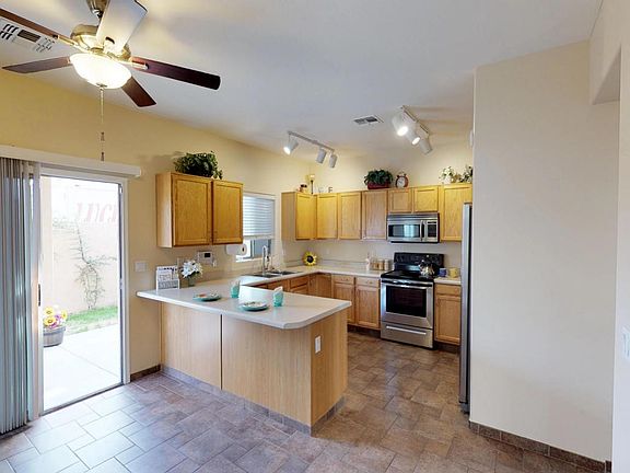 6 2717 E Schiliro Kitchen with Patio