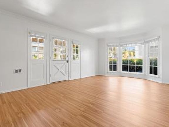 5th image of 420 Veteran Ave #0