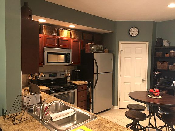 5th image of 222 Capital St #222