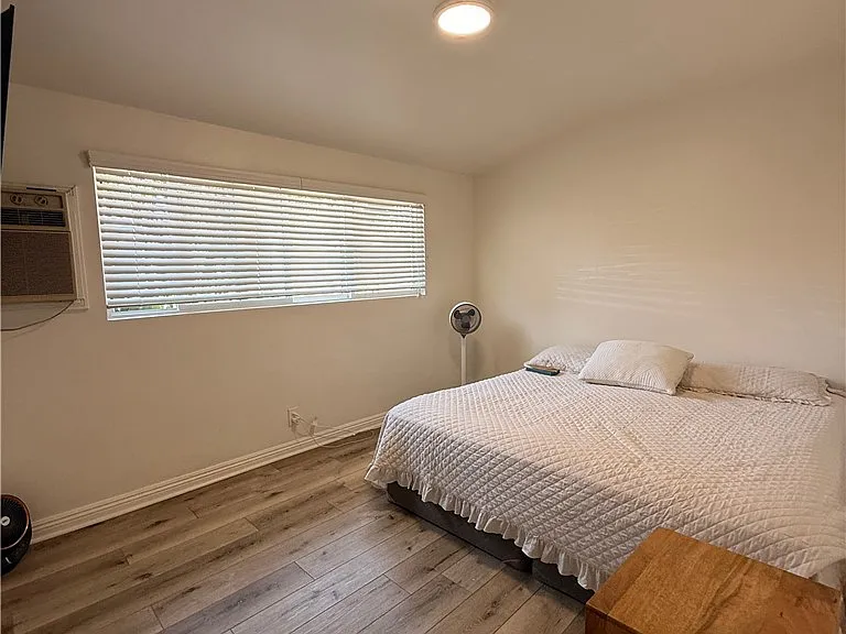 325 La Paloma St — Photo 8