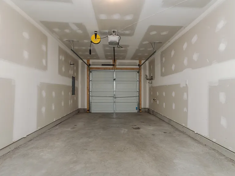 172 Drexel Ct — Photo 41