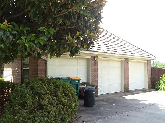 2nd image of 225 Hilltop Dr