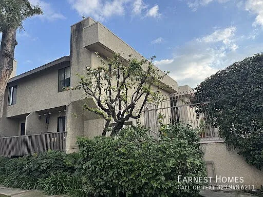 15215 Magnolia Blvd #110 — Photo 22