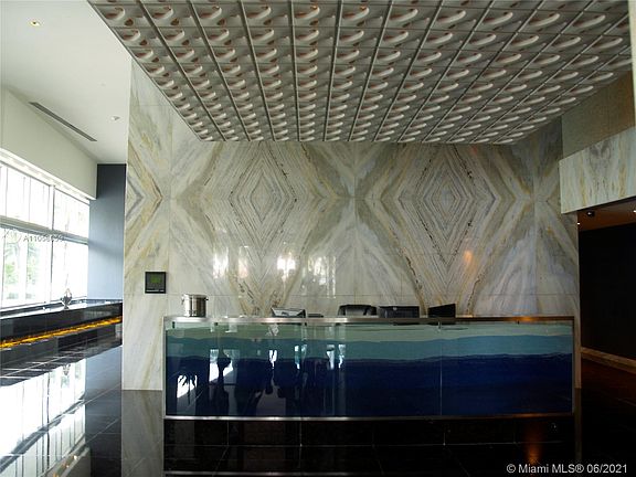 2nd image of 325 Biscayne Blvd #1019