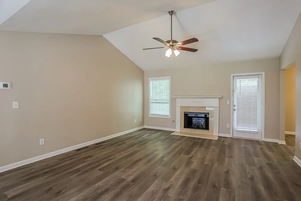 4 bed, 3.0 bath, 2082 sqft, $3,220 — Photo 4