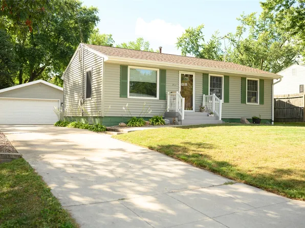 711 E 14th St N, Newton, IA 50208