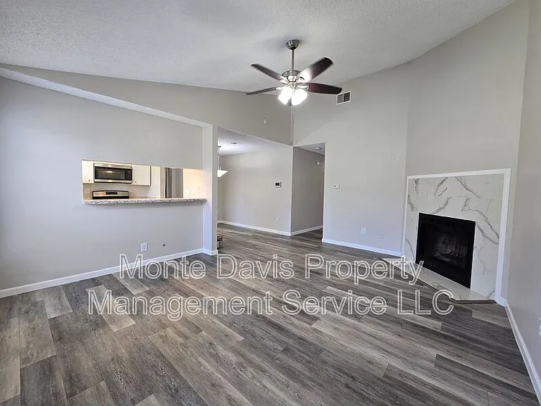 2306 Fuzz Fairway #A — Photo 7