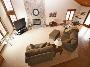 N62W28538 Rybeck Rd, Hartland, WI 53029