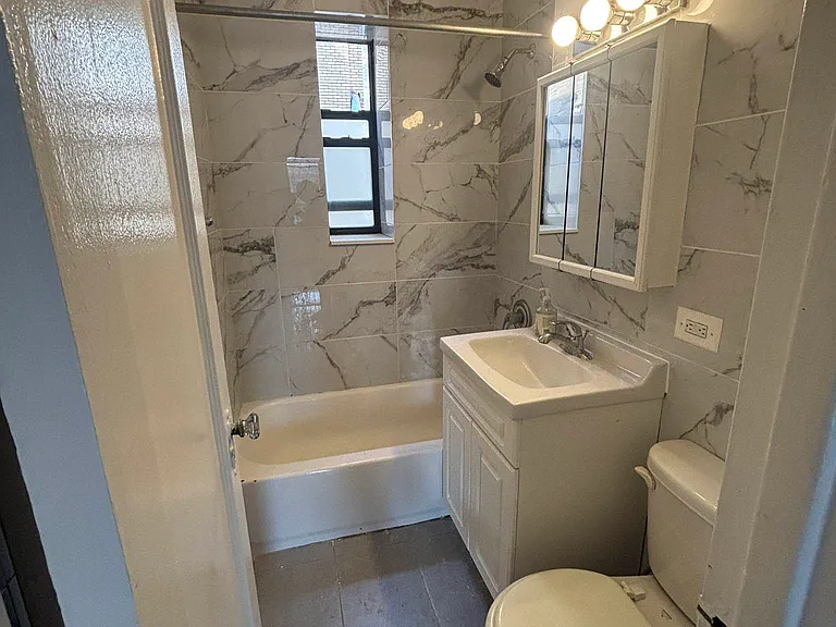 133 W 71st St #7C8C — Photo 6