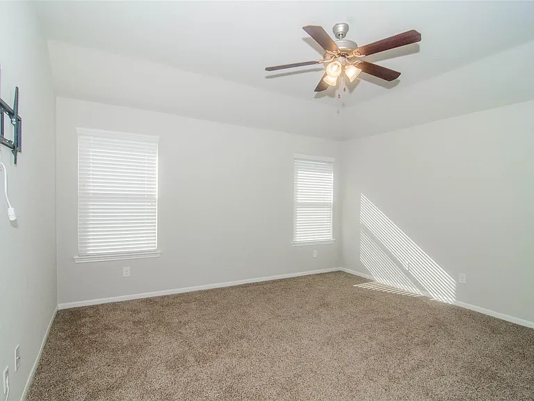 29219 Dunns Creek Ct — Photo 10
